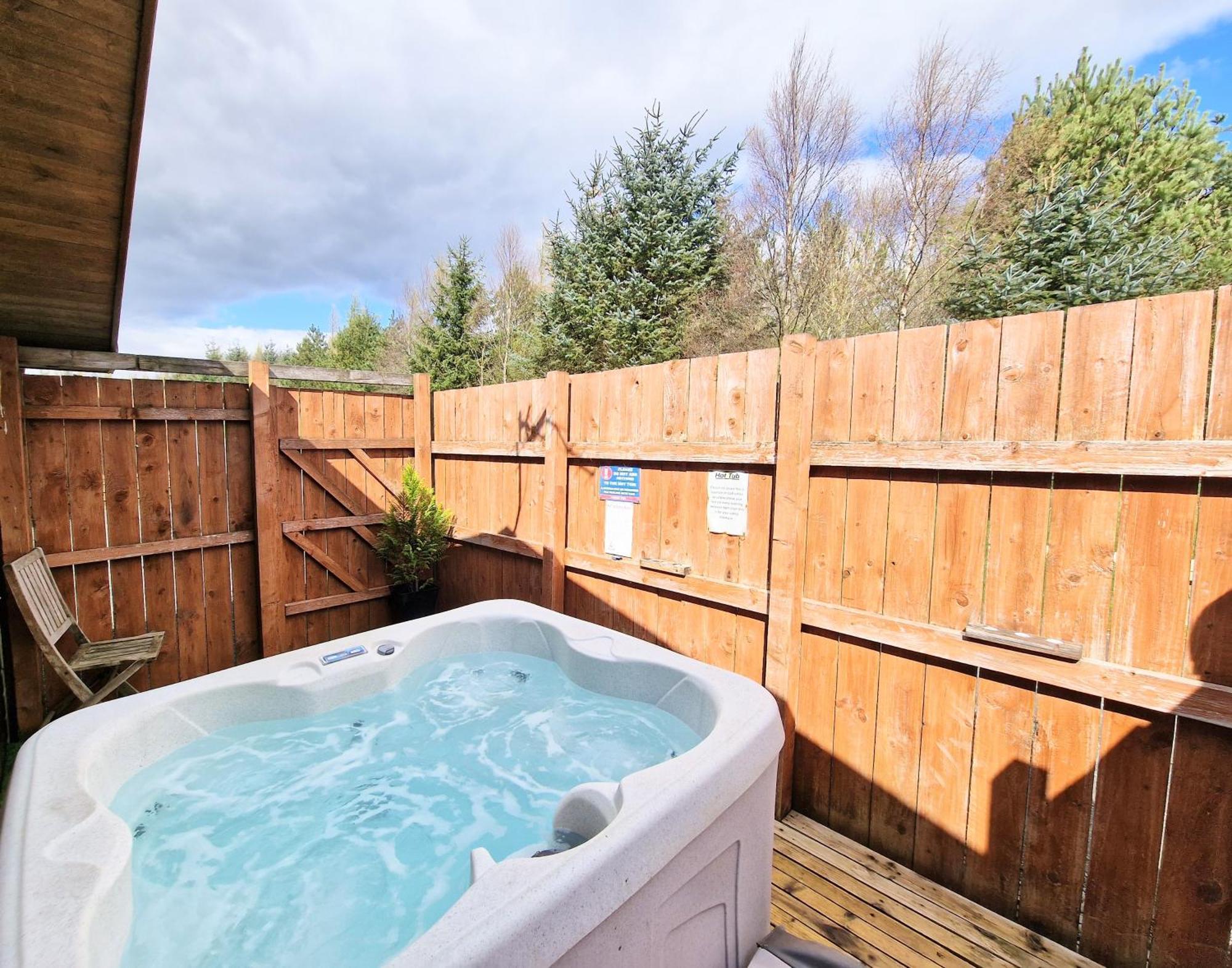 Ochil 8 With Private Hot Tub - Fife - Loch Leven - Lomond Hills Villa Kelty Екстериор снимка