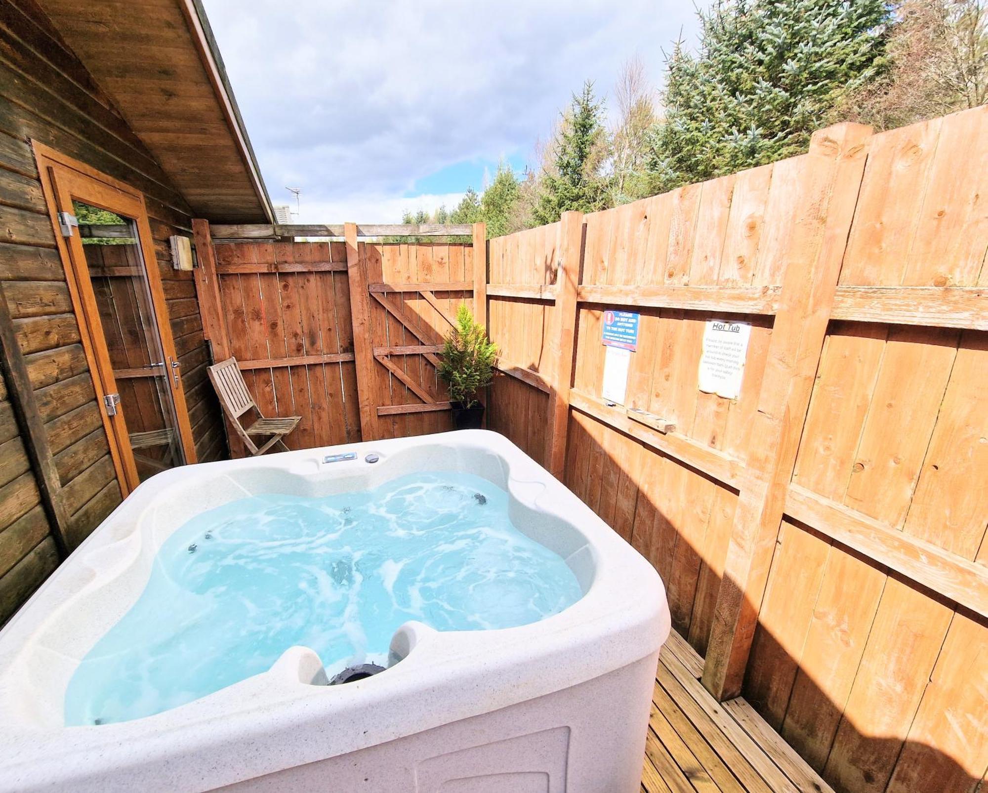 Ochil 8 With Private Hot Tub - Fife - Loch Leven - Lomond Hills Villa Kelty Екстериор снимка